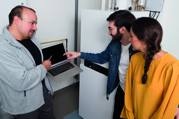 Öl-Brennwerttechnik, Ölheizung, Öl-Brennwertheizungen, Solaranlage, Holzkaminofen, Power-to-Heat, Photovoltaik-Anlage, Warmwasserbereitung, Strom-Wärmepumpe, Öl-Solaranlagen-Kombination, Gasheizung, Heizungsmodernisierung, IWO,