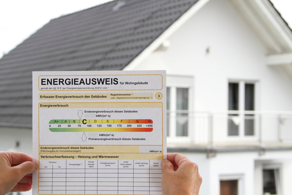 Energieausweis, Heizungsmodernisierung, Energieverbrauch, Brennwertheizung, Energieeinsparverordnung, EnEV, Gas-Brennwertkessel, Öl-Brennwertkessel, Verbrauchsenergieausweis, Bedarfsenergieausweis, Bafa-Förderung, 